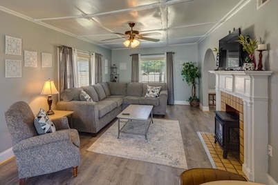 Lamesa Vacation Rental w/ Covered Patio & Fire Pit