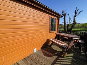 Cottage | Outdoor dining - Daffodil Lodge (Ilfracombe)
