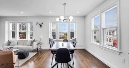 Modern Farmhouse Living, Steps From Downtown Salem