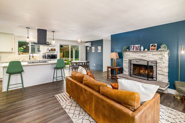 TV, fireplace, books - Home in Lake Stevens with large fenced yard (Lake Stevens)