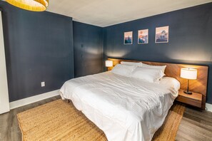 4 bedrooms, free WiFi, bed sheets - Home in Lake Stevens with large fenced yard (Lake Stevens)