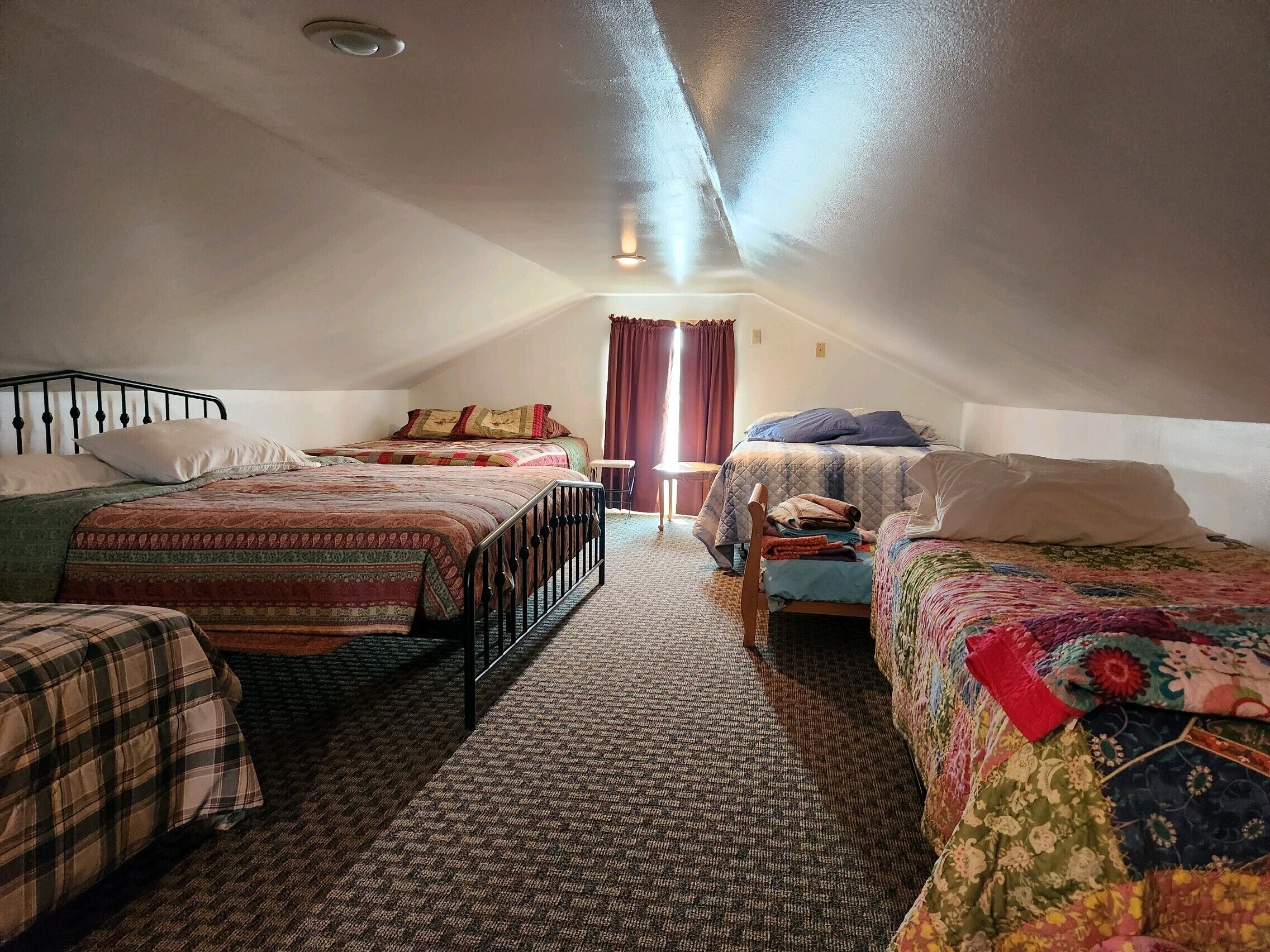 2 slaapkamers, een strijkplank/strijkijzer, reisbedje, gratis wifi