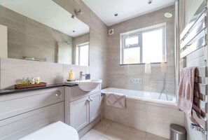 Dusche, Haartrockner, Shampoo