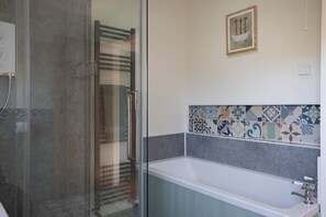 Douche, sèche-cheveux
