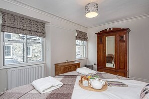 4 soveværelser, skrivebord, strygejern/strygebræt, weekendseng