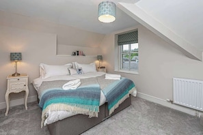 4 soveværelser, skrivebord, strygejern/strygebræt, weekendseng