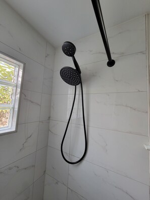 Eco-friendly toiletries, hair dryer, towels, soap - Pristine, Private, Central, Cozy, Fully-Equipped! (Austin)