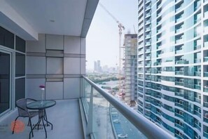 Property grounds - Elegant 1BR apartment in Sport City (Dubai)