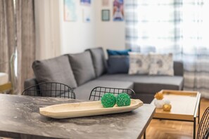 Huoneisto | 2 makuuhuonetta, työpöytä