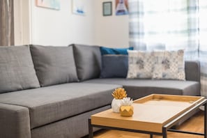Huoneisto | 2 makuuhuonetta, työpöytä