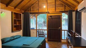 2 bedrooms, desk, free WiFi, bed sheets