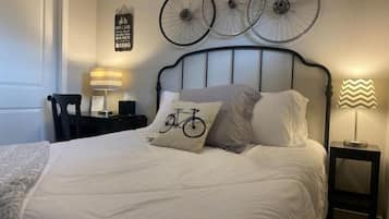 3 bedrooms, desk, iron/ironing board, travel crib