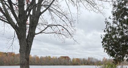 Sweet Lake House! Updated 5BR Lake Home, Close to Lake Michigan, Beaches, Skiing