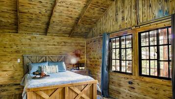 4 chambres, bureau, fer et planche Ă  repasser, lit parapluie