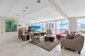 TV, offices - 2 Bedroom Condo on Biscayne Bay (Miami)
