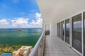 Property grounds - Bay-View Living | Flexible Sleeping | StayCozy (Miami)