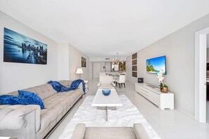 Televisión y oficina 