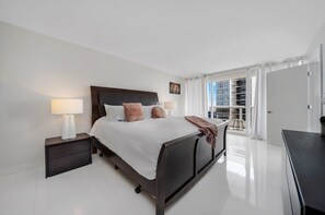 2 chambres, bureau, Wi-Fi, literie fournie