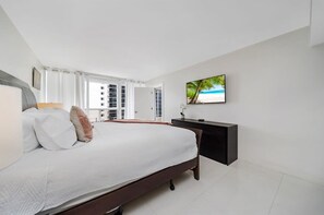 2 bedrooms, desk, WiFi, bed sheets