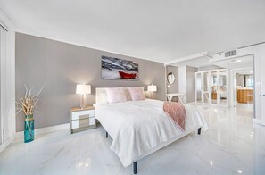 1 Schlafzimmer, Schreibtisch, Bügeleisen/Bügelbrett, Reisekinderbett