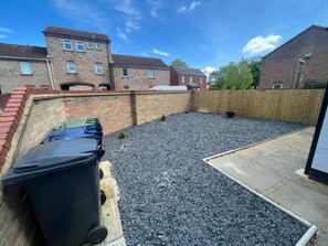 المنطقة المحيطة بالمنشأة