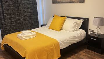 2 bedrooms, iron/ironing board, WiFi