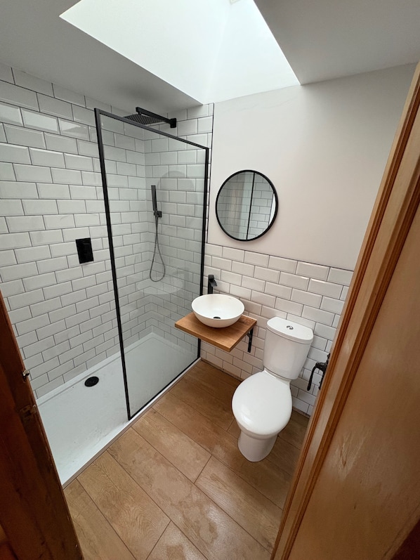Departamento | Baño | Tina profunda y papel de baño