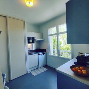 Kühlschrank, Mikrowelle, Geschirrspüler