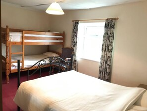 House | 2 bedrooms, free WiFi, bed sheets
