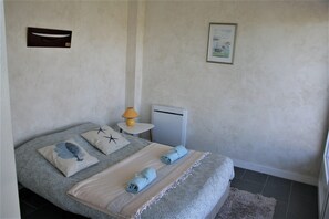 2 bedrooms, bed sheets