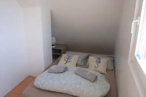 2 bedrooms, bed sheets