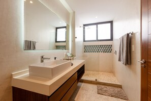 Monolocale Basic | Bagno | Asciugacapelli, asciugamani