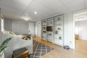 4 عدّة غرف نوم ومكتب ومكواة/لوح كي وواي فاي مجانًا