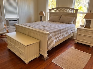 3 bedrooms, desk, iron/ironing board, travel cot