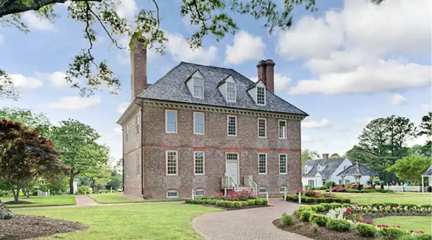Lovely 3 Bedroom Suite @ The Historic Powhatan!