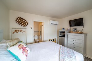 1 bedroom, iron/ironing board, internet, bed sheets
