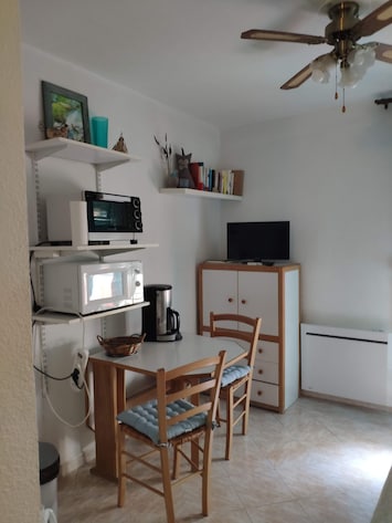 studio 17 M2 équipé 2*