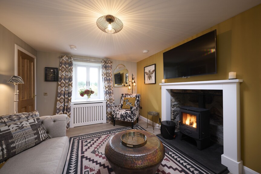 Luxury Highland Haven With Hot Tub By Loch Ness - Balnacraig Farmhouse - Loch Ness