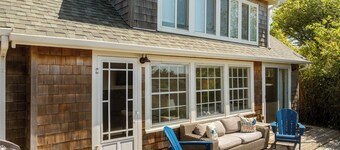 Hummingbird Cottage MCA#50070-Fenced Yard, firepit, dogs ok, 2 blks to beach.