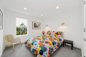 5 bedrooms, desk, travel cot, free WiFi - Osprey Nest MCA#50080 NEWLY remodeled 5bdrm/3.5bth, dogs ok, 2 blks to beach (Manzanita)