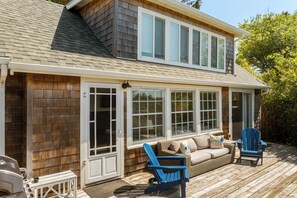 Terrace/patio - Sanctuary in the Shire MCA#50080-2 homes for Family Reunion, BBQ, Dogs Ok. (Manzanita)