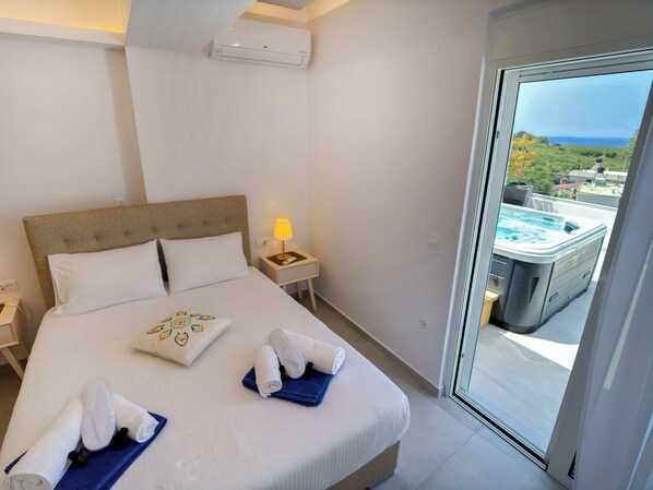 2 makuuhuonetta, työpöytä, äänieristys, silitysrauta/-lauta