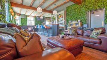 House, Ensuite | Lounge