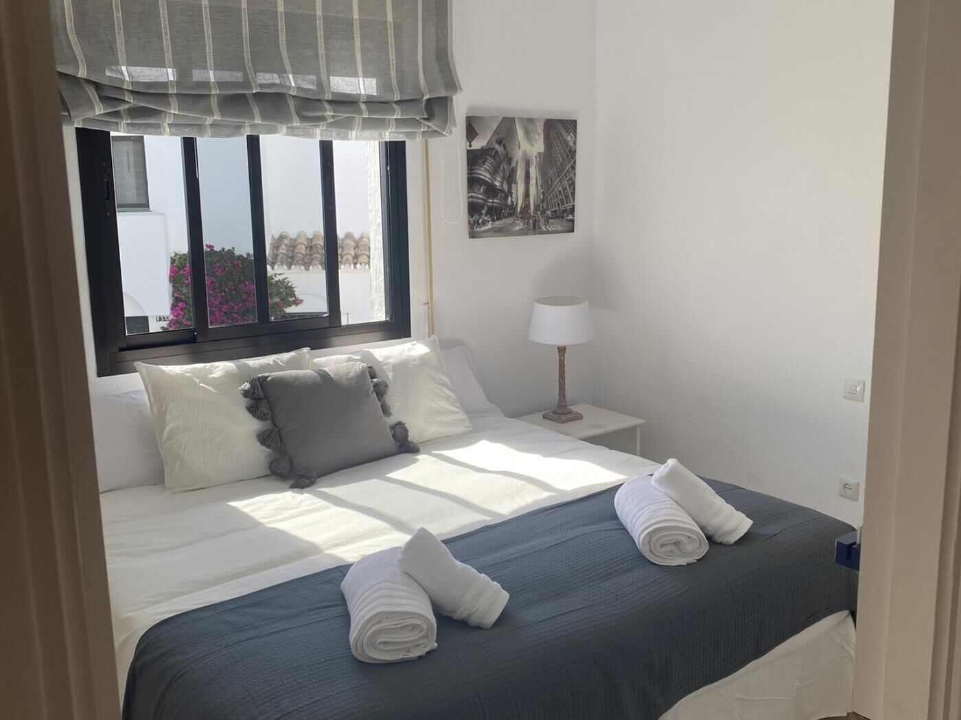 4 slaapkamers, een strijkplank/strijkijzer, internet, beddengoed