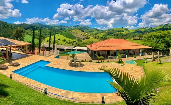 A heated pool - Chácara Pádua (Socorro)