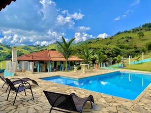 A heated pool - Chácara Pádua (Socorro)