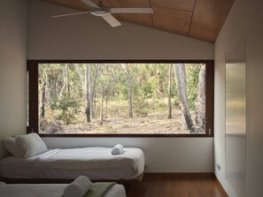 WiFi, bed sheets