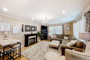 TV, fireplace