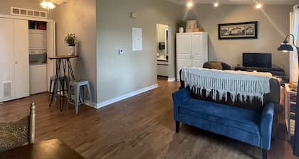 Quiet & Cozy Pet-Friendly Condo with Pool & Garage