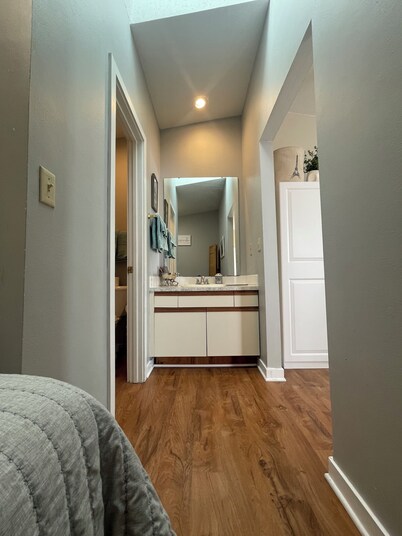 Quiet & Cozy Pet-Friendly Condo with Pool & Garage 